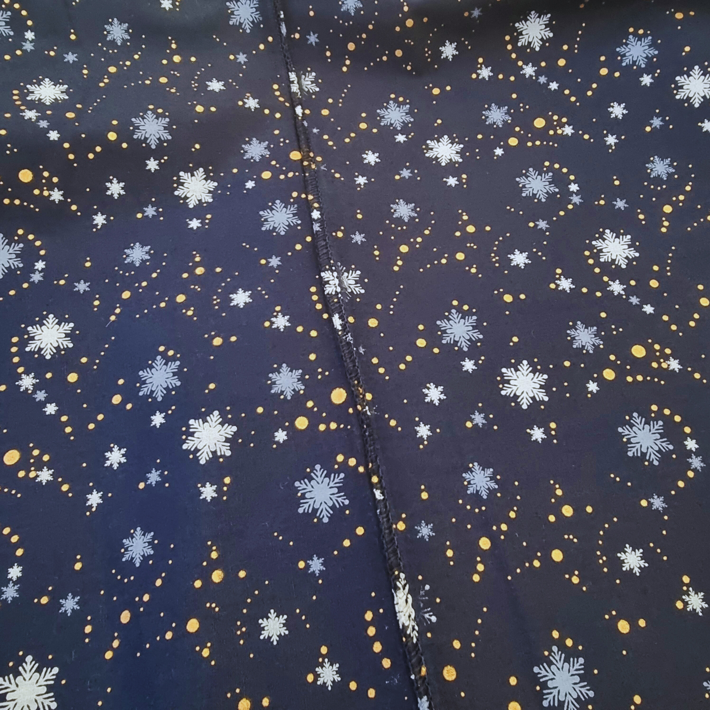 240 cm x 140 cm | Metallic Snowflake Cotton
